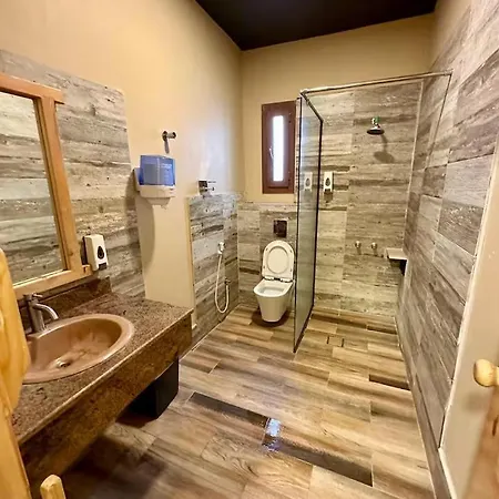 Private Rooms In Shared Beach Chalet - 1 Ras al Hadd Exterior photo